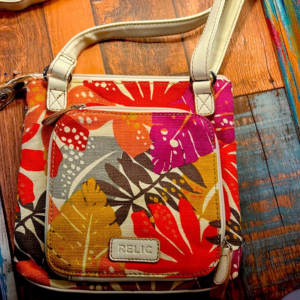 Nwot.. relic crossbody